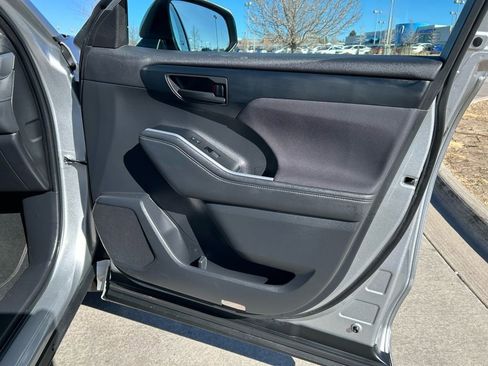 Used 2022 Toyota Highlander LE image 26