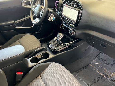 Used 2025 Kia Soul S FWD image 16