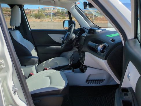 Used 2022 Jeep Renegade Limited image 30