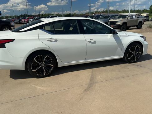 Used 2024 Nissan Altima 2.5 SR image 9