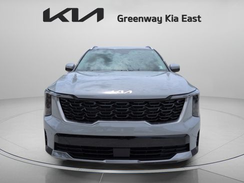 Certified 2025 Kia Sorento S FWD image 11