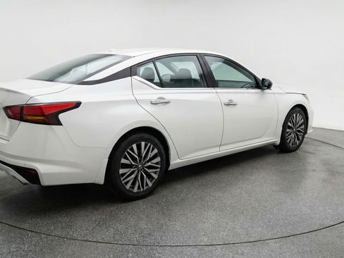 Used 2025 Nissan Altima 2.5 SV image 9