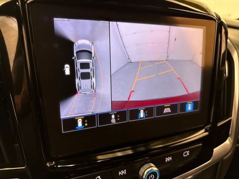 Used 2023 Chevrolet Traverse LT w/ LT Premium Package AWD/4WD image 17