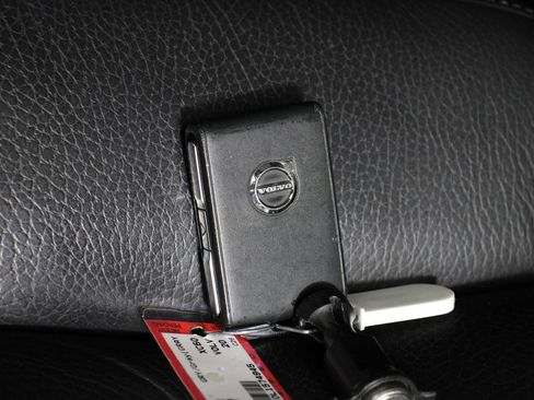 Used 2020 Volvo XC60 T5 Momentum w/ Protection Package Premier image 33