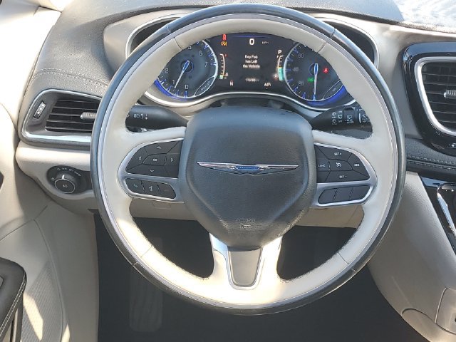 Used 2019 Chrysler Pacifica Limited FWD image 13