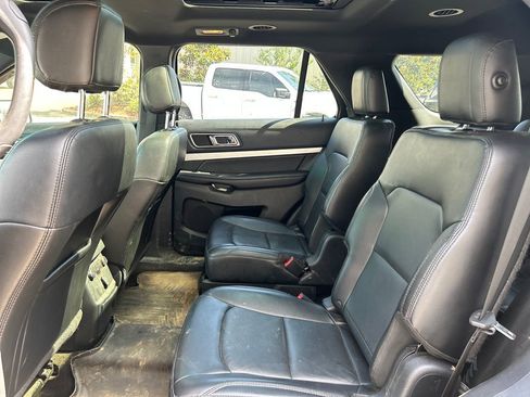Used 2016 Ford Explorer XLT w/ Equipment Group 202A FWD image 13