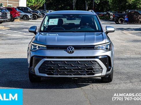 Used 2025 Volkswagen Taos SE FWD image 11