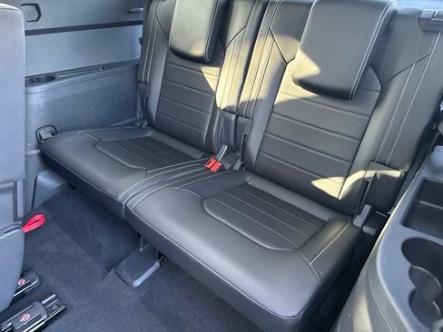 Used 2025 Volkswagen Atlas SEL AWD/4WD image 22
