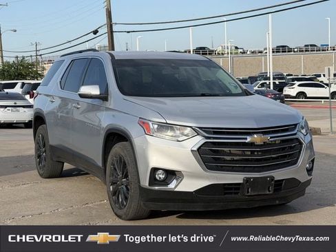 Used 2021 Chevrolet Traverse LT FWD image 1