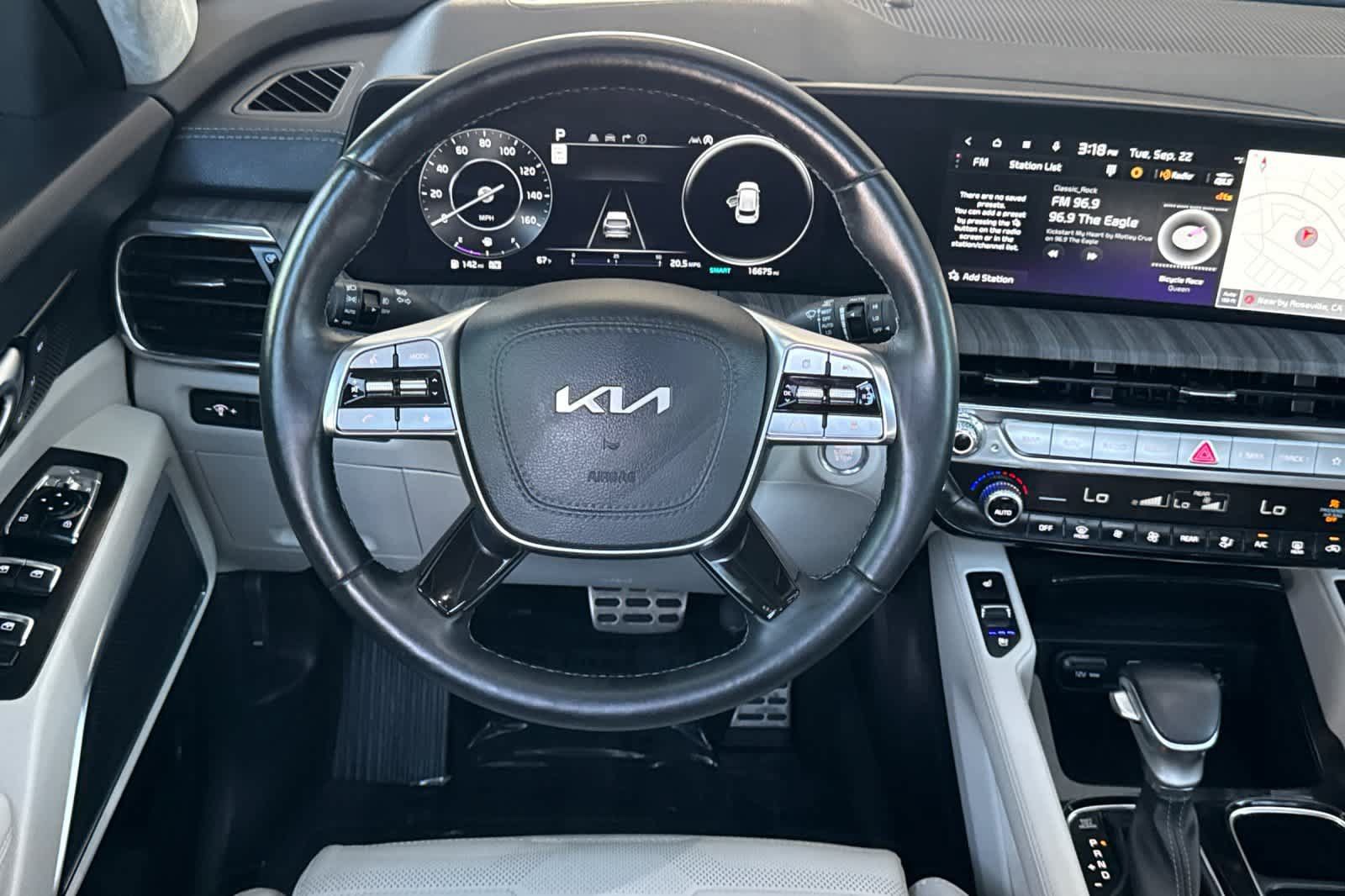 Used 2024 Kia Telluride SX Prestige w/ Towing Package AWD/4WD image 15