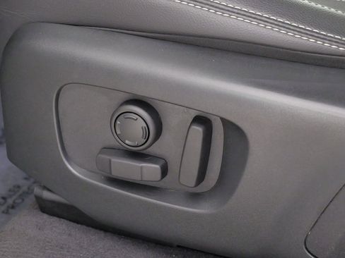 Used 2023 Land Rover Range Rover Velar R-Dynamic S image 38