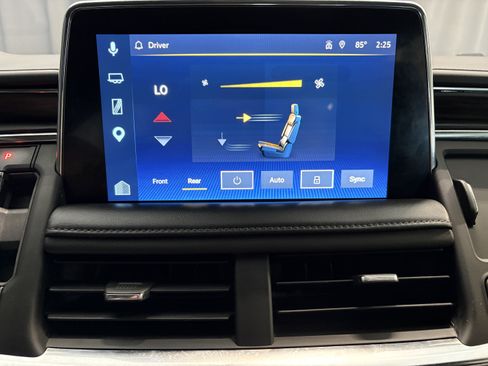 Used 2023 Chevrolet Suburban LT RWD image 16