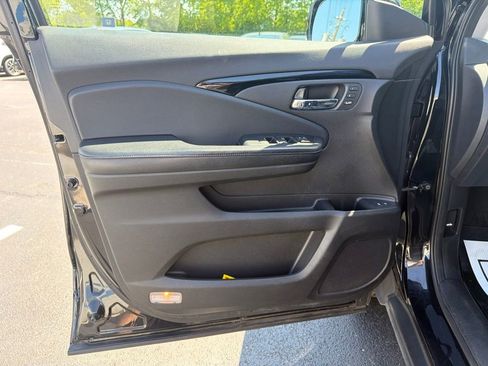Used 2017 Honda Pilot Touring image 21