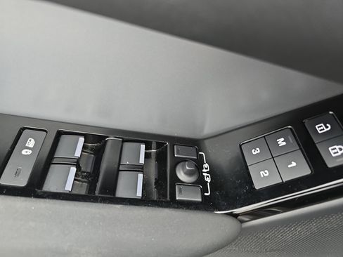 Certified 2025 Land Rover Range Rover Velar S image 28