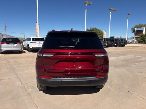 New 2026 Jeep Grand Cherokee Limited w/ Limited Altitude Package AWD/4WD image 6