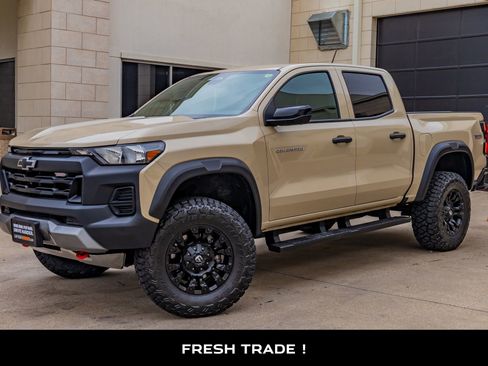 Used 2023 Chevrolet Colorado Trail Boss w/ Technology Package AWD/4WD image 5