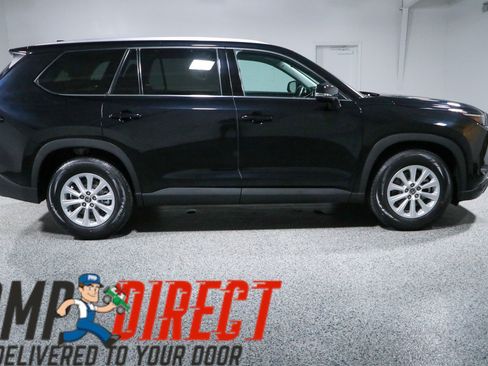 Used 2025 Toyota Grand Highlander AWD image 6