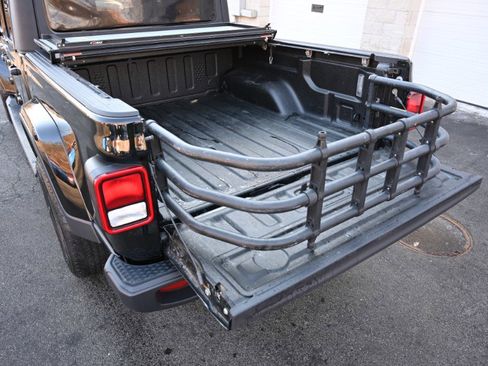 Used 2020 Jeep Gladiator Overland w/ Cold Weather Group image 14