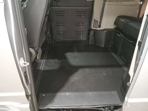 Used 2018 Dodge Grand Caravan SXT FWD image 13