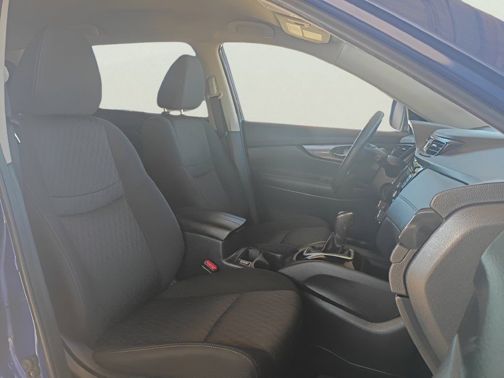 Used 2018 Nissan Rogue SV FWD image 3