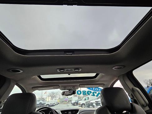 Used 2017 Chevrolet Traverse Premier image 15