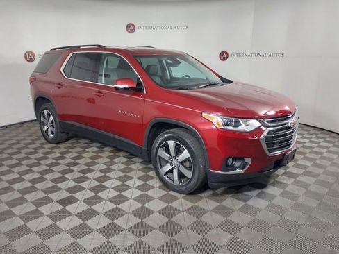 Used 2020 Chevrolet Traverse LT w/ LT Premium Package FWD image 3