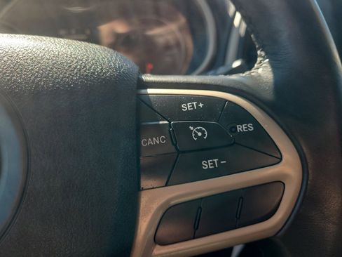 Used 2017 Jeep Cherokee Latitude image 16