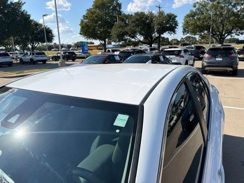 Used 2022 Toyota Camry SE FWD image 6