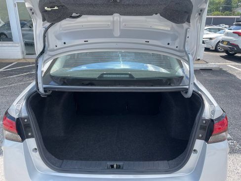 Used 2025 Nissan Versa SV FWD image 29