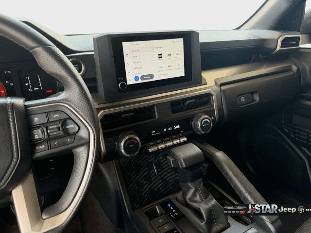 Used 2025 Toyota 4Runner SR5 AWD/4WD image 21
