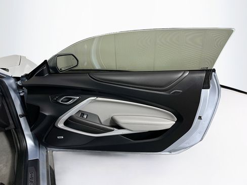 Used 2017 Chevrolet Camaro SS image 30