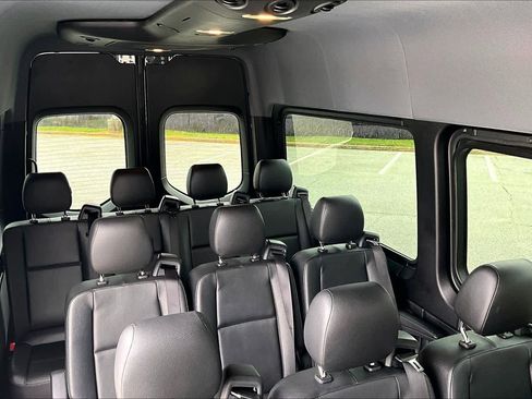 Used 2022 Mercedes-Benz Sprinter 2500 image 24