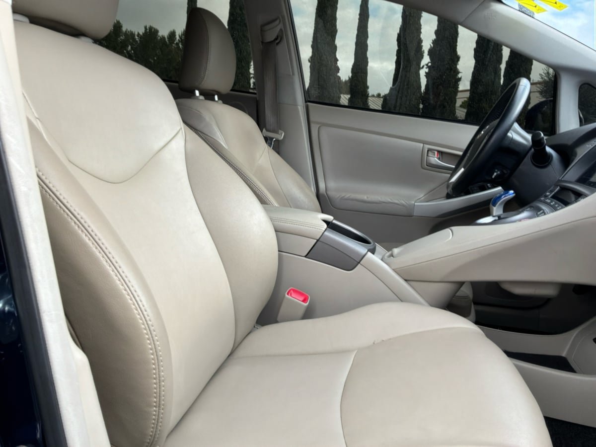 Used 2013 Toyota Prius Four FWD image 21
