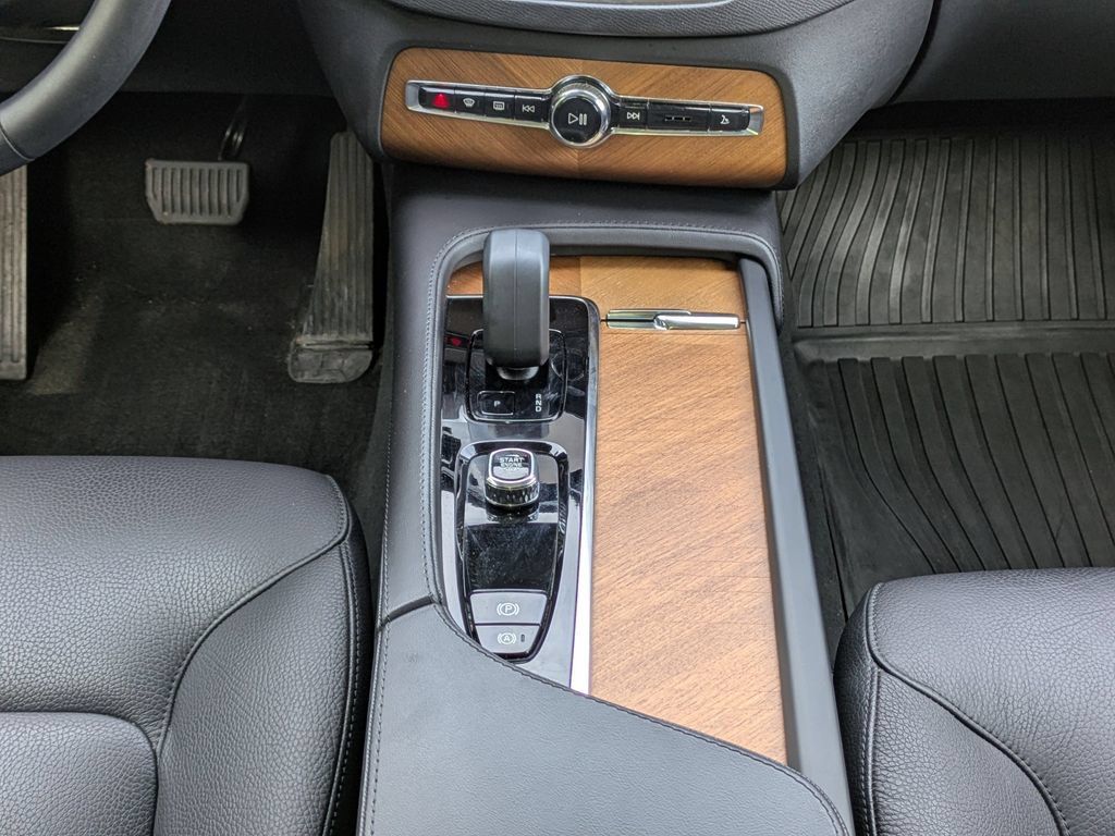Certified 2023 Volvo XC90 B6 Plus w/ Protection Package AWD/4WD image 19