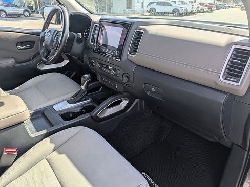 Used 2022 Nissan Frontier SV image 32