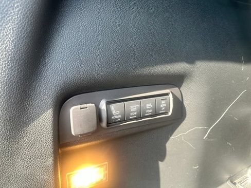 Used 2018 Ford Explorer Platinum AWD/4WD image 21