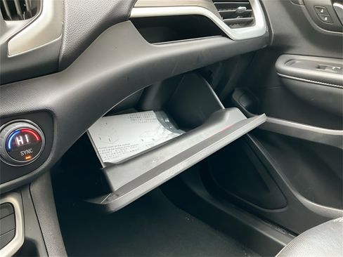 Used 2024 GMC Terrain SLT image 29