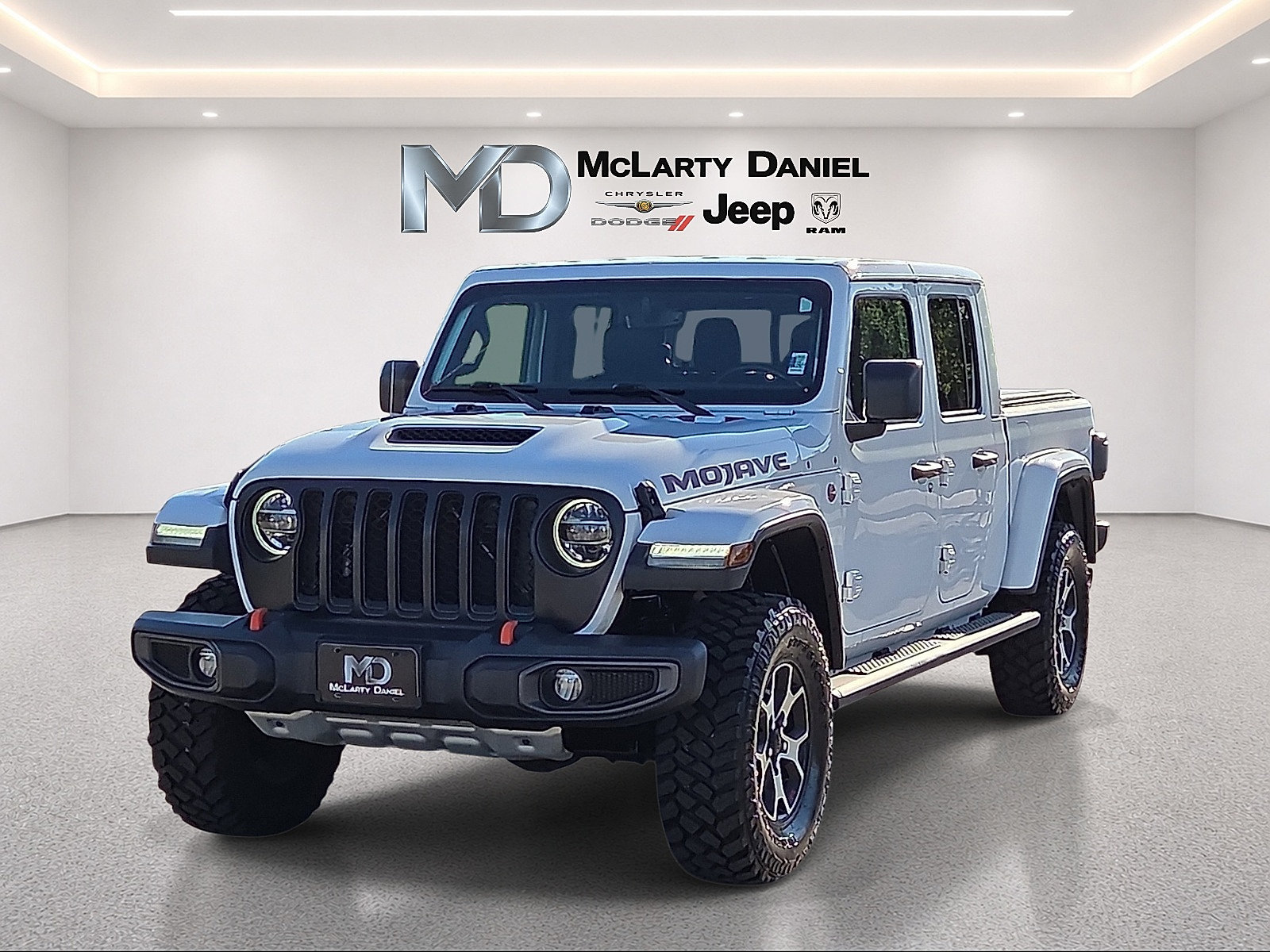Used 2021 Jeep Gladiator Mojave w/ Uconnect 4C Nav & Sound Group AWD/4WD image 2