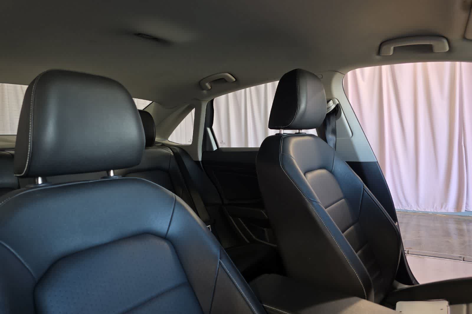 Used 2024 Volkswagen Jetta SE FWD image 18