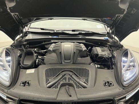 Certified 2024 Porsche Macan S AWD/4WD image 26