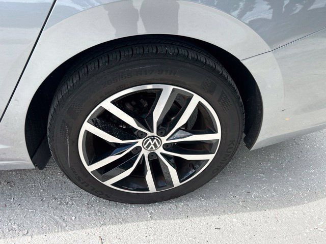 Used 2025 Volkswagen Jetta SE FWD image 21