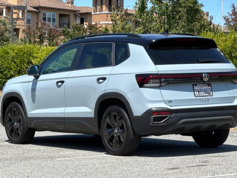 Certified 2026 Volkswagen Taos SE FWD image 6