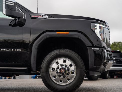 Used 2025 GMC Sierra 3500 Denali w/ Denali Reserve Package image 17