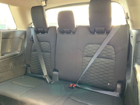 Used 2025 Nissan Pathfinder SV image 17