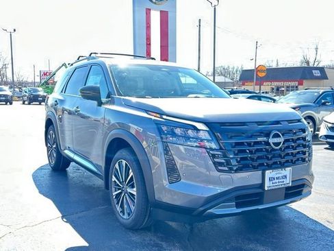 New 2026 Nissan Pathfinder Platinum image 12