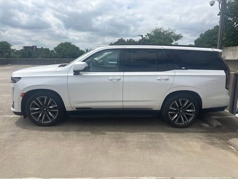 Used 2023 Cadillac Escalade Sport Platinum AWD/4WD image 2