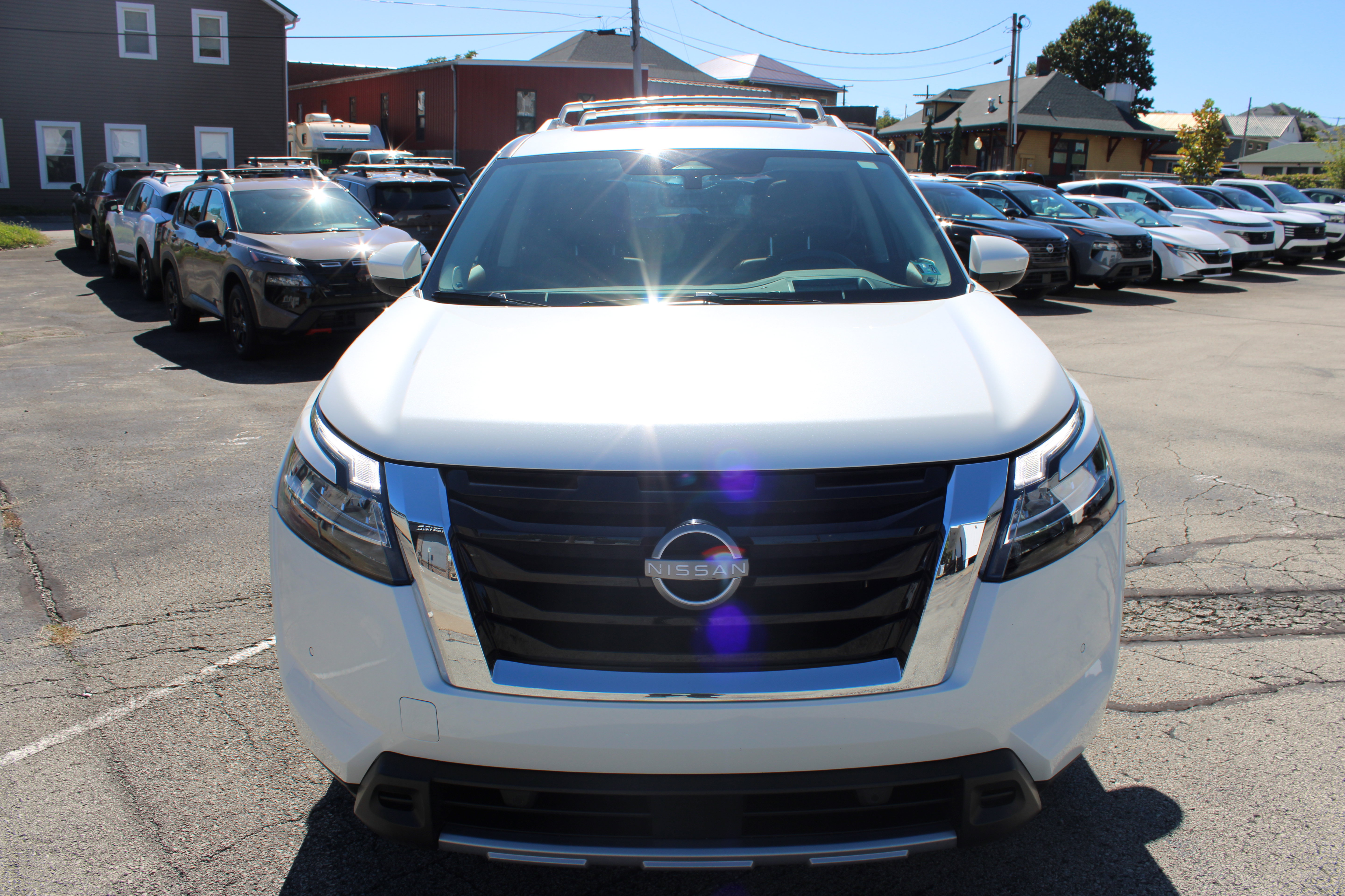 Certified 2024 Nissan Pathfinder Platinum AWD/4WD image 10
