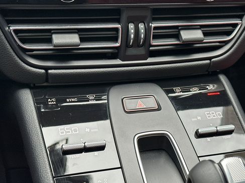 Used 2023 Porsche Macan S image 21