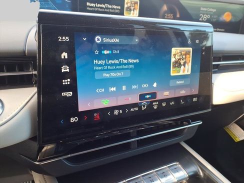 Used 2025 Lincoln Nautilus Premier image 15