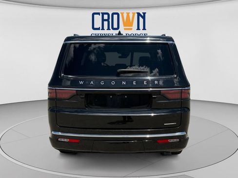 Used 2024 Jeep Wagoneer L Series II w/ Flexible Seating Group AWD/4WD image 4